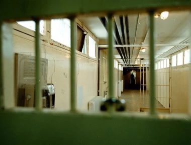 Πήγε να δει κρατούμενο στη φυλακή με «δώρο» ναρκωτικά!